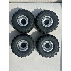 RC4WD v1 Aluminum Beadlock Wheels w/ B&H Tires RC4WD v1 Aluminum Beadlock Wheels w/ B&H Tires